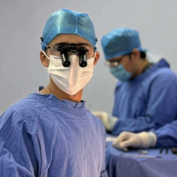 Microcirugía con el Dr. Humberto Sandoval